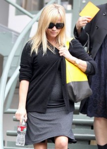 reese-witherspoon-baby-bump