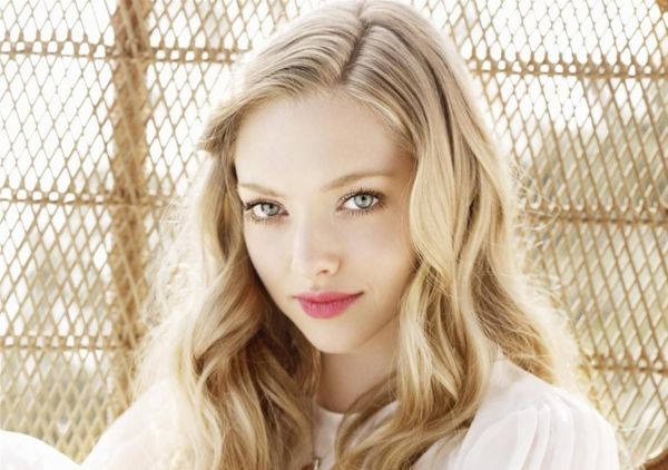 Amanda-seyfried-wallpaper-4